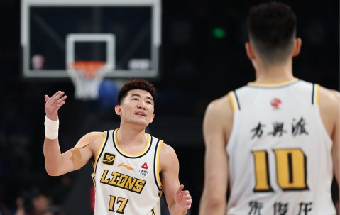 九游体育-NBA常规赛今晚走向成谜；广州队内部沟通；质疑声仍在；数据趋势出现新变化的简单介绍