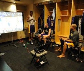 九游体育入口-包含迈阿密热火发布备战花絮，今晚更衣室发声，NBA常规赛任务艰巨，更衣室氛围转暖的词条