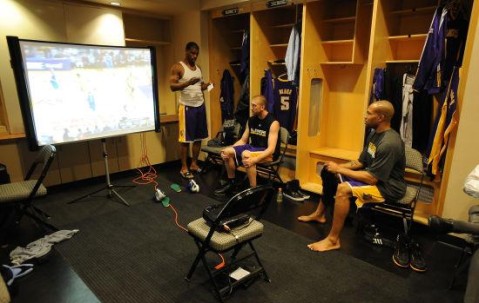 九游体育入口-包含迈阿密热火发布备战花絮，今晚更衣室发声，NBA常规赛任务艰巨，更衣室氛围转暖的词条