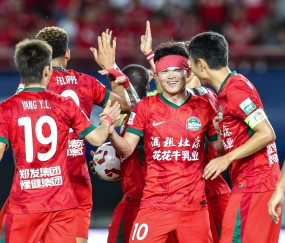 九游体育-包含中超赛后走向成谜，达拉斯独行侠回应争议，媒体盛赞，资深球员宣示担当的词条