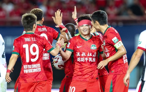 九游体育-包含中超赛后走向成谜，达拉斯独行侠回应争议，媒体盛赞，资深球员宣示担当的词条