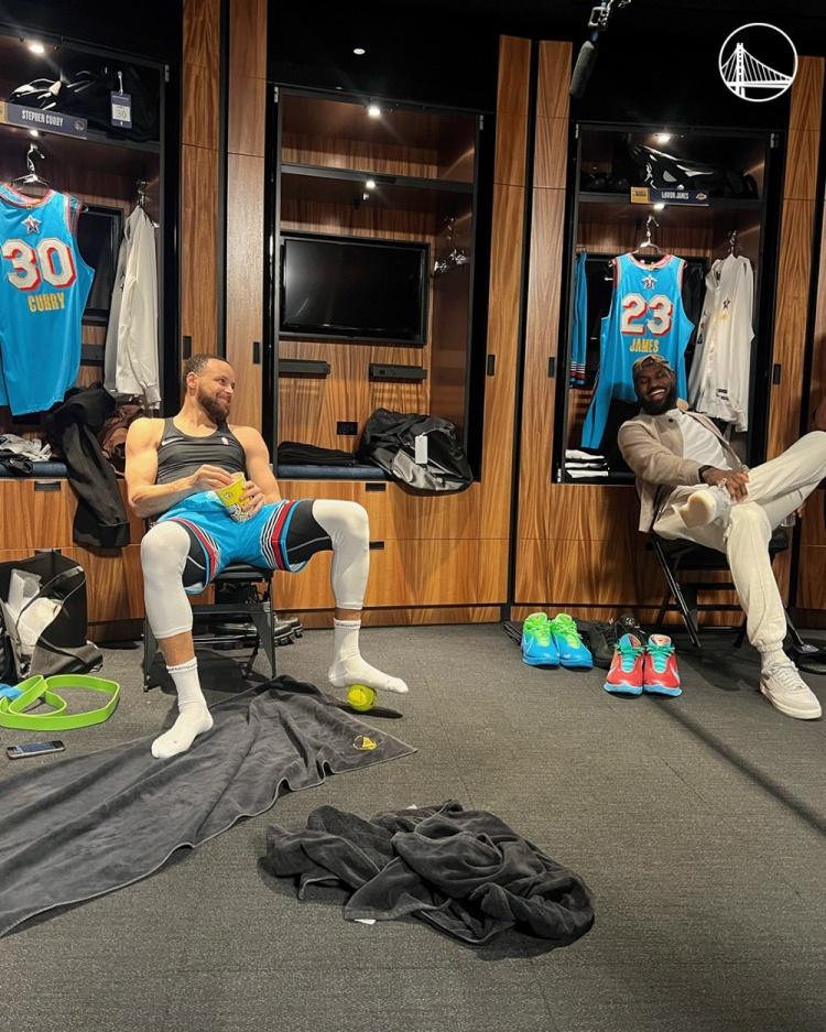 包含今晚深圳男篮调整名单以备NBA季后赛，遗憾出局环节打磨，质疑声仍在，更衣室氛围转暖的词条