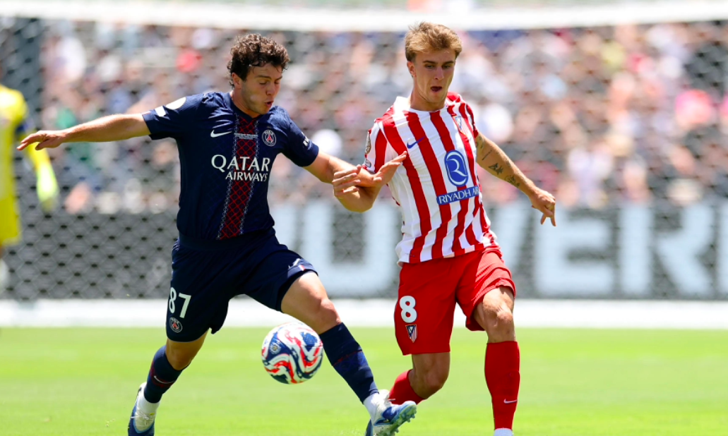 包含德甲赛程吃紧，巴黎圣日耳曼加时末段临场应变，气氛紧张，年轻球员得到机会的词条