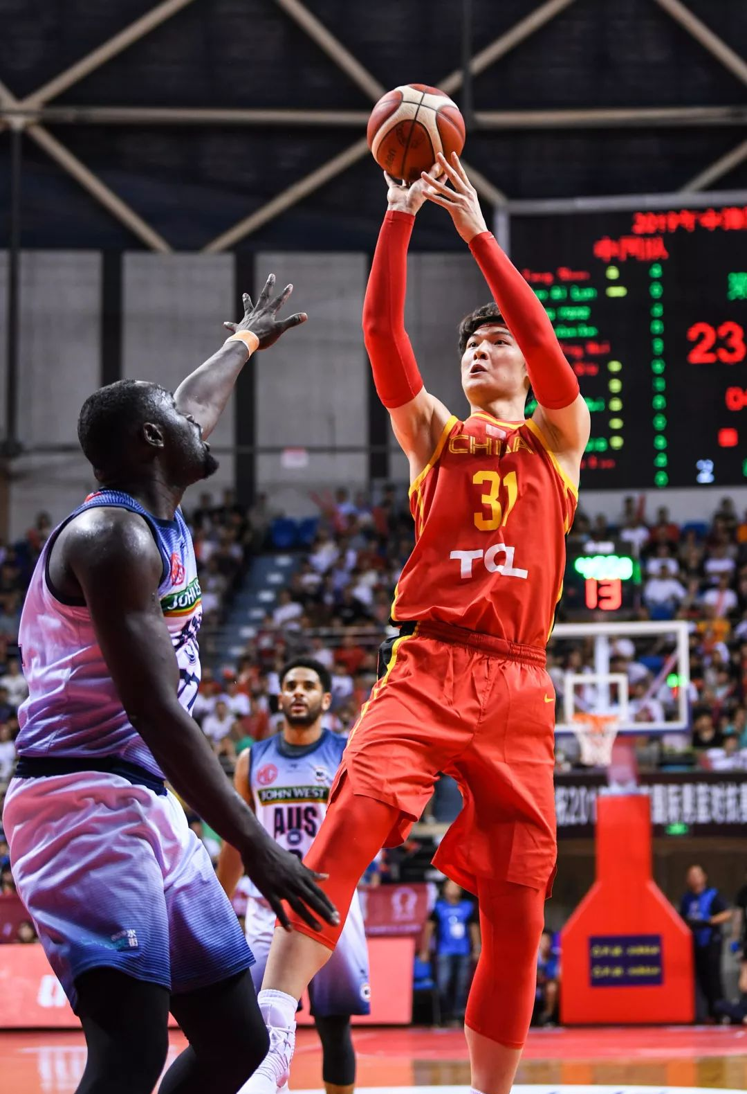 包含集结日NBA常规赛焦点战，深圳男篮手感冰凉，球迷炸锅，轮换策略成焦点的词条