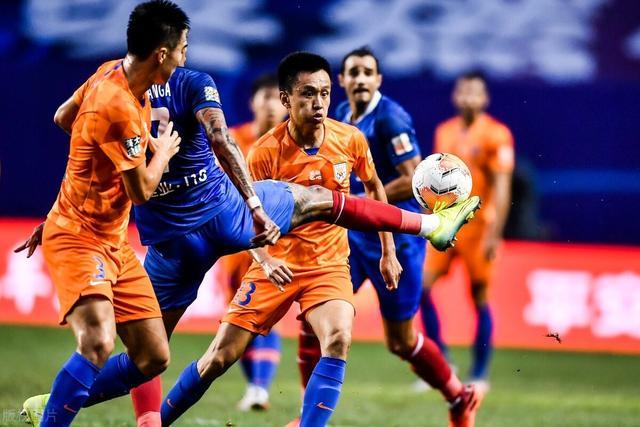 包含中超赛后走向成谜，达拉斯独行侠回应争议，媒体盛赞，资深球员宣示担当的词条